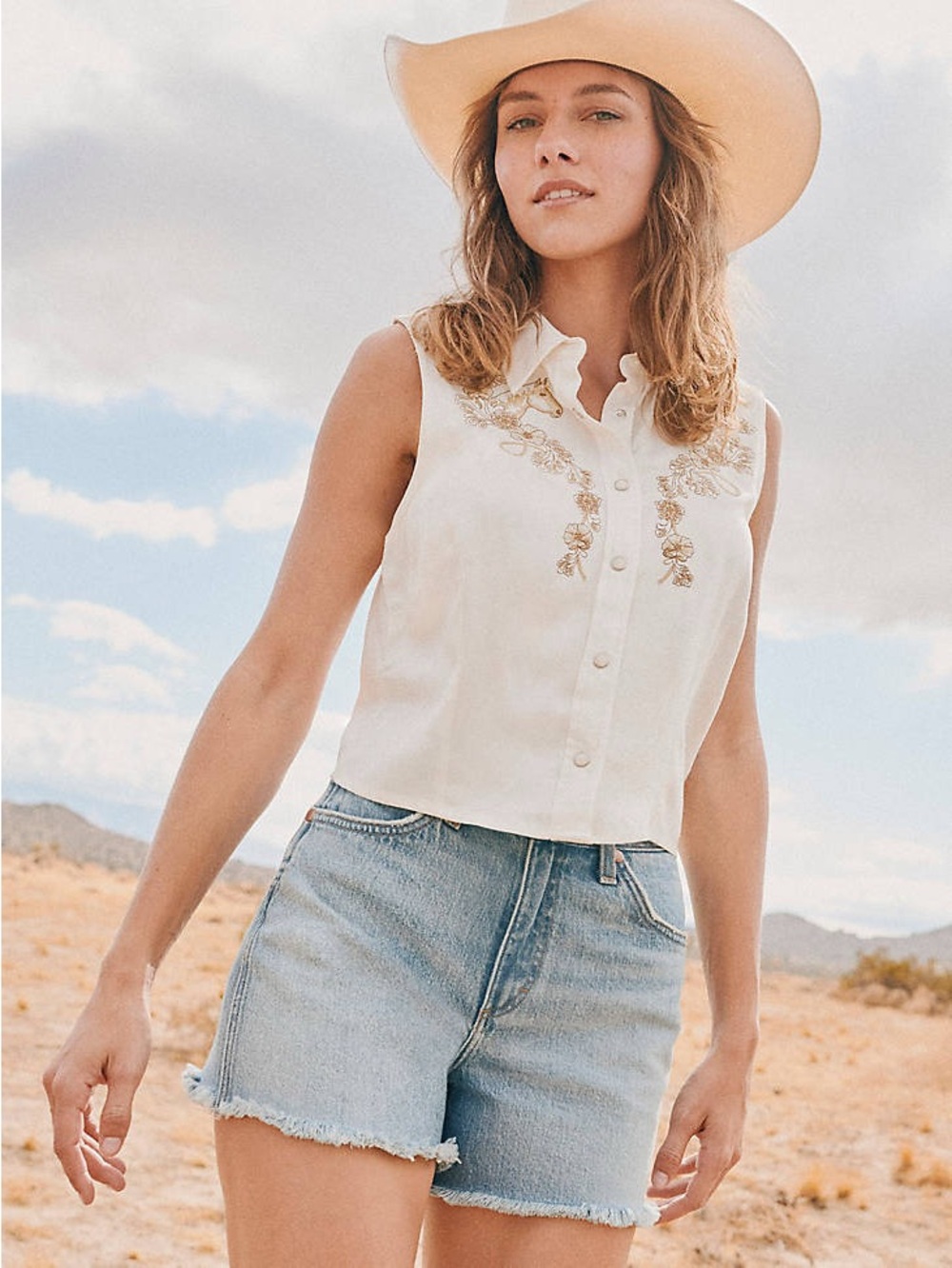 Wrangler Retro Cream Sleeveless Embroidered horses Button-Front Top